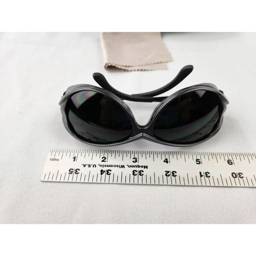 Deepred Red light therapy goggles 200-2000nm wavelength protection Ultra Dark